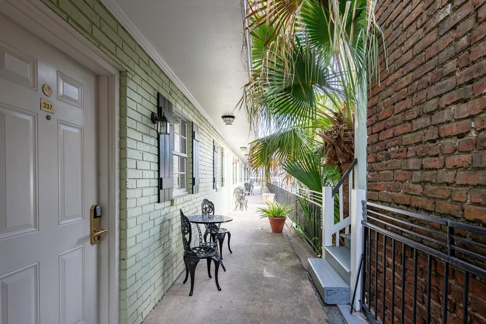 French Quarter Suites Hotel Nova Orleães Exterior foto